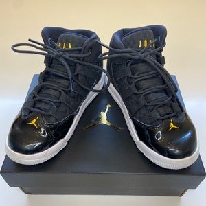 Nike Jordan Max Aura
Black/University Gold-White
Size 12C